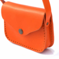 Petit sac orange en cuir à bandoulière "Camille" - fermeture aimant