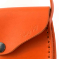 Petit sac orange en cuir à bandoulière "Camille" - fermeture aimant