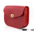 Sac pour femme en cuir rouge à bandoulière "Cerise" - tourniquet